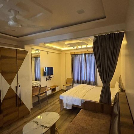 Royal Pure Veg Restaurant And Lodging Ξενοδοχείο Ambegaon Εξωτερικό φωτογραφία